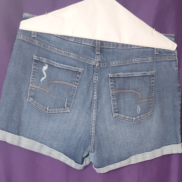 Time & Tru Jean shorts - Picture 2 of 3
